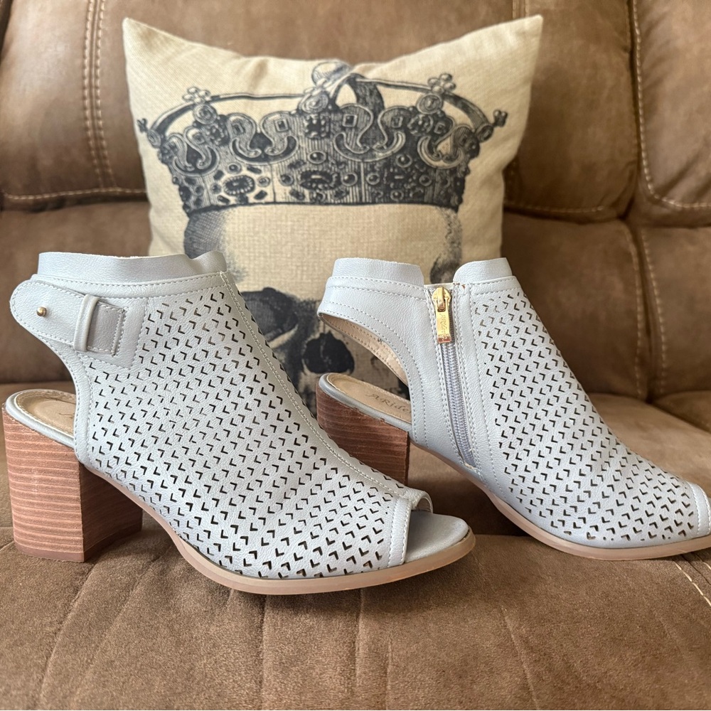 Stylish Gray Women's Ankle Boots Sz 8 1/2 $15